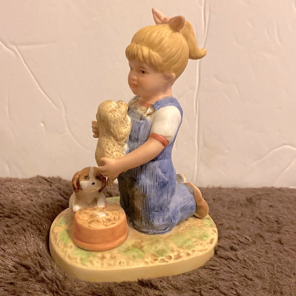 Homco Denim Days 1985 Sunny day little girl with puppies - collector figurine